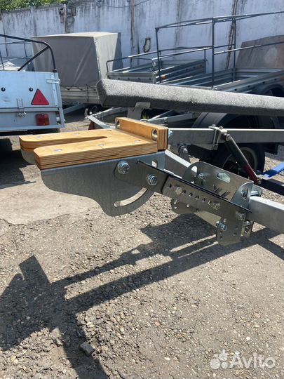 Упор для мотора лодочного прицепа