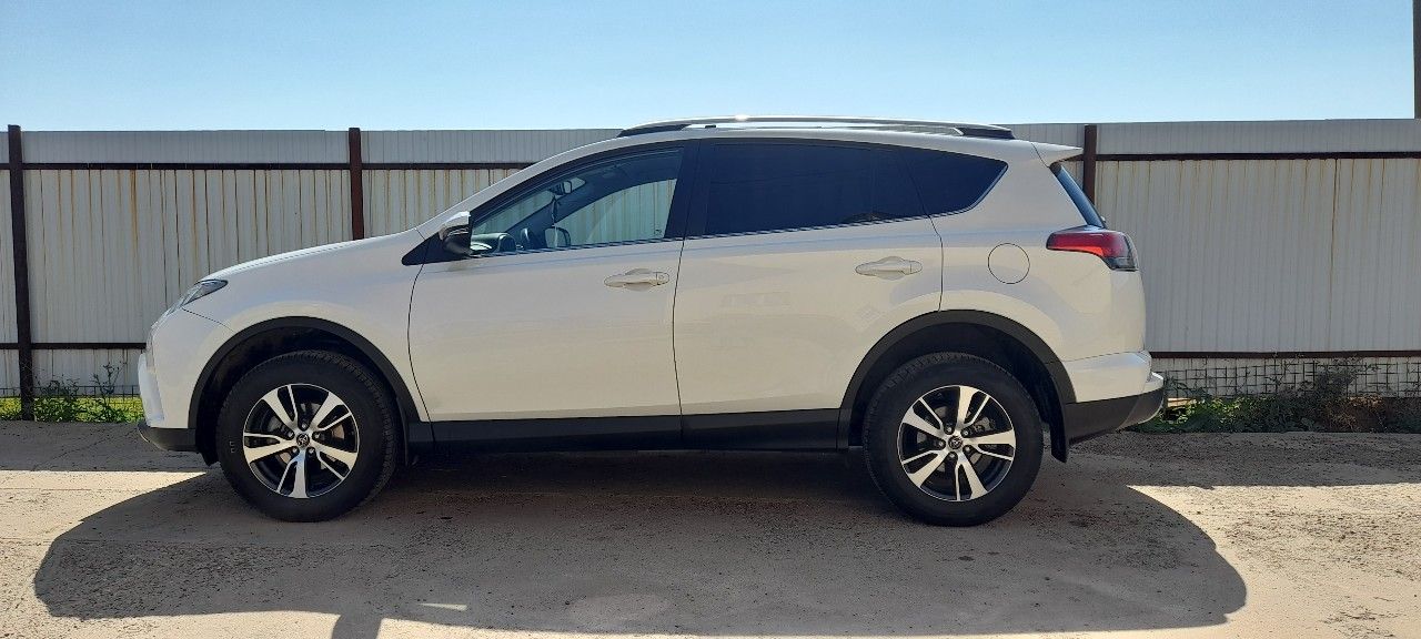 Toyota RAV4: фото владельца