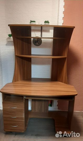 Компьютерный стол