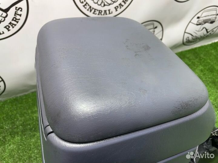 Бардачок между сиденьями Toyota Land Cruiser Prado