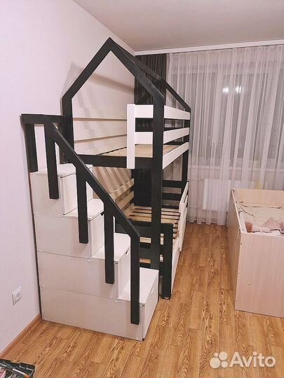 Двухъярусная кровать детская