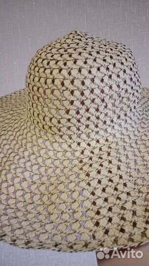 Шляпа с большими полями