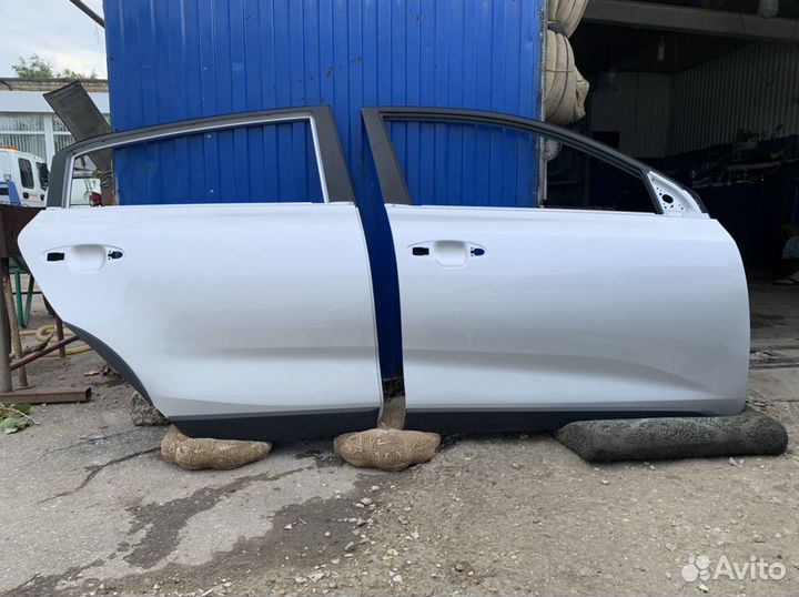 Дверь Kia Rio X-Line Оригинал в цвет