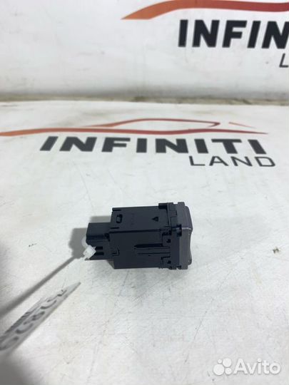 Кнопка блокировка крышки багажника Infiniti Qx60