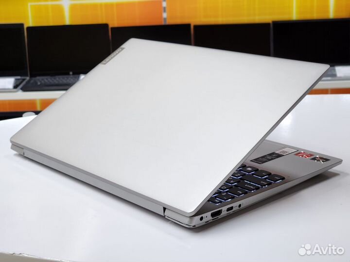 Ноутбук Lenovo 15.6