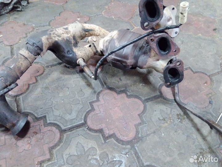 Выпускной коллектор задний правый Ford Escape