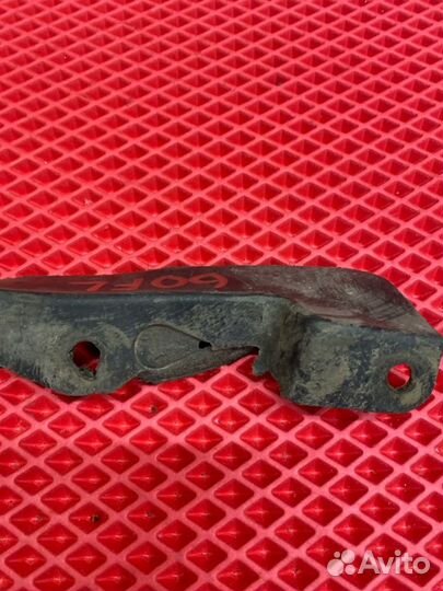 Брызговик передний левый Toyota Camry AVV50