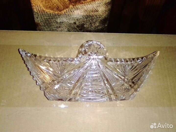 Хрустальные вазы, конфетница, ладья