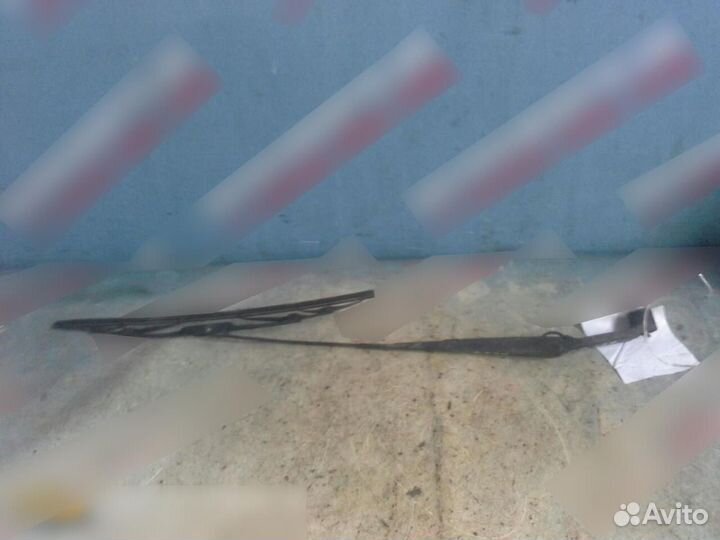 Поводок стеклоочистителя передний левый Mitsubishi