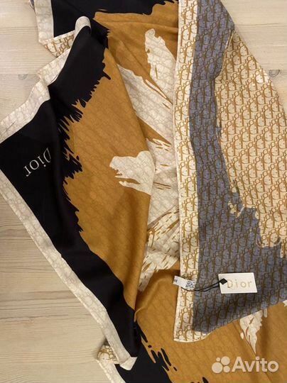 Платок шерстяной новый 90*90 Dior
