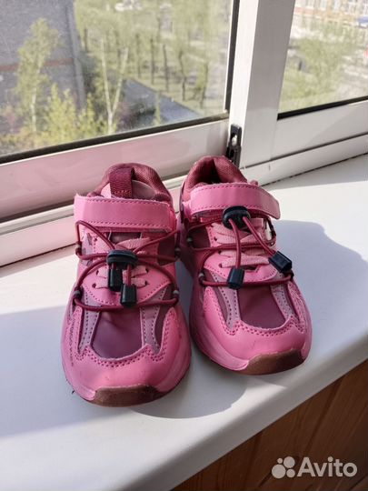 Кроссовки для девочки 30 р