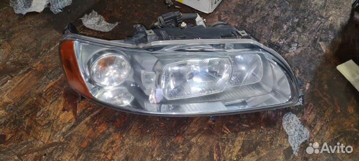 Фара ксенон правая Volvo Xc70 универсал 2004-2007