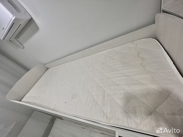 Двухъярусная кровать