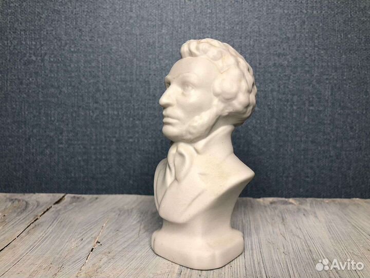 Бюст Пушкина