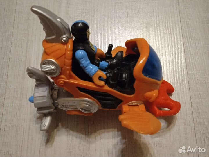 Игрушка искатель приключений