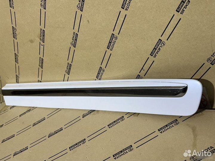 Молдинг двери передний правый Lexus Lx 570