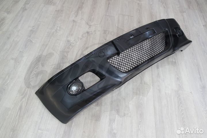 Передний бампер 