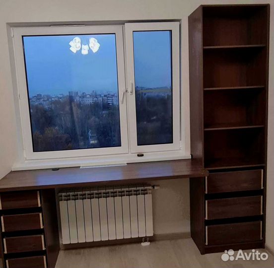 Рабочая зона в углу у окна