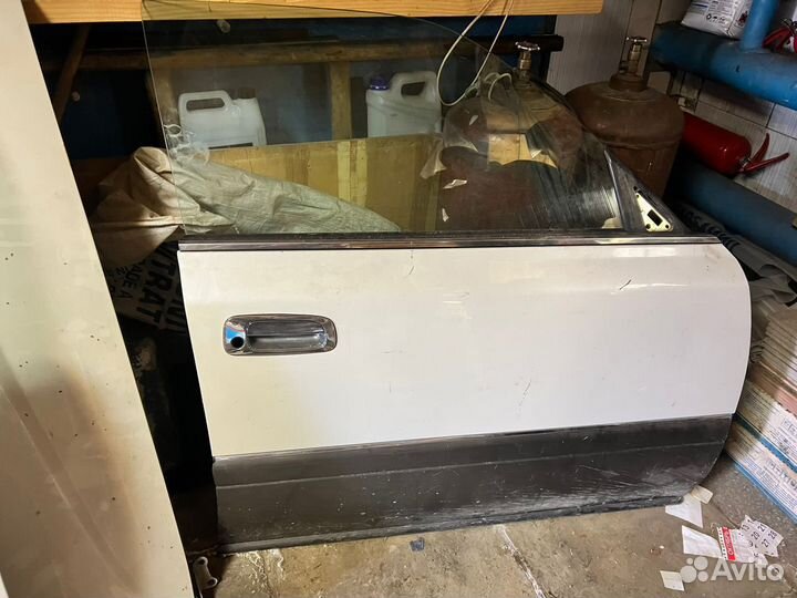 Водительская дверь в сборе toyota crown jzs150