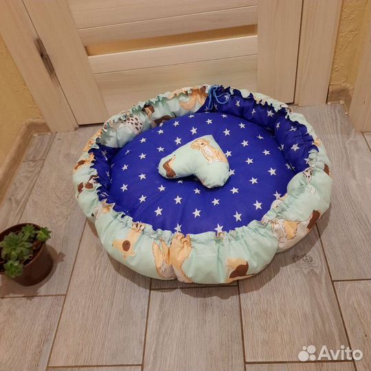 Лежанка для собак и кошек