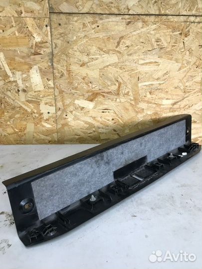 Накладка двери багажника задняя Mercedes-Benz