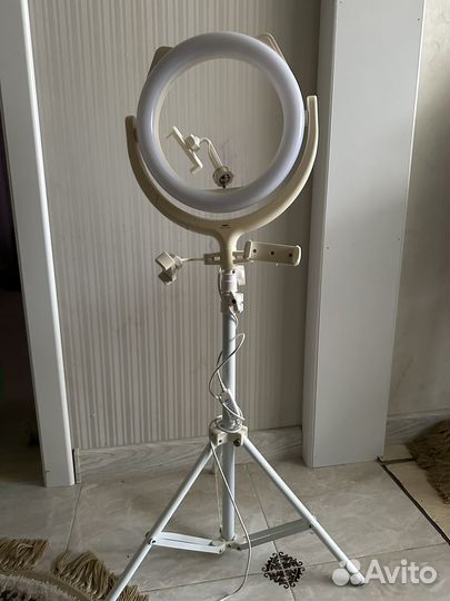 Кольцевая лампа со штативом
