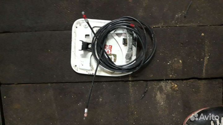 Крышка бака Тойота corolla ае100