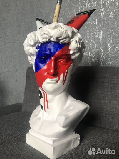 Бюст Своих не бросаем Z