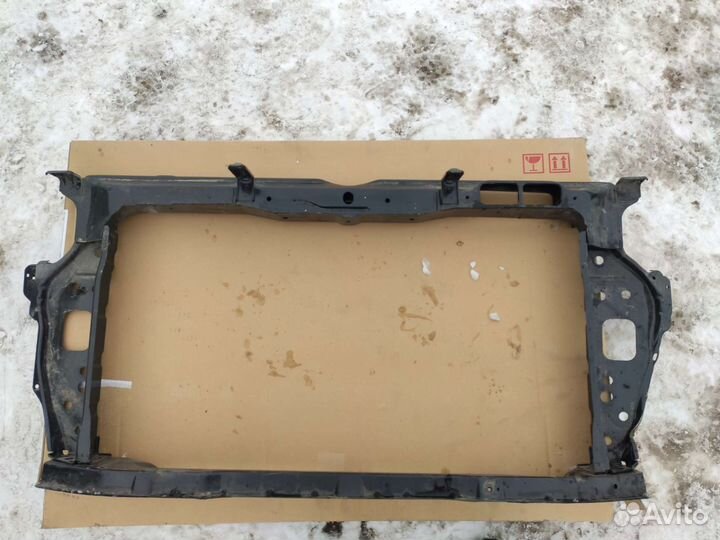 Рамка радиатора Hyundai Solaris 2