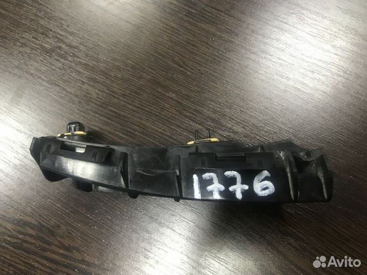 Кронштейн бампера задний левый Toyota Rav4 (2015