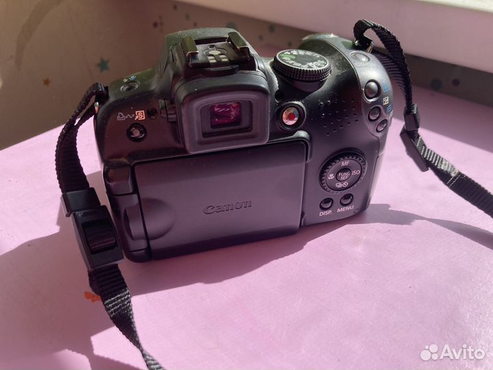 Зеркальный фотоаппарат canon