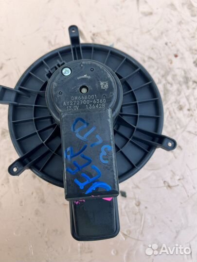 Моторчик отопителя печки jeep grand Cherokee WK2