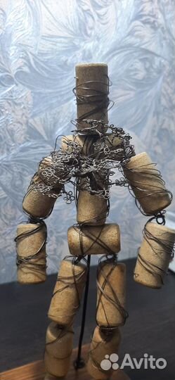 Фигурка из винных пробок