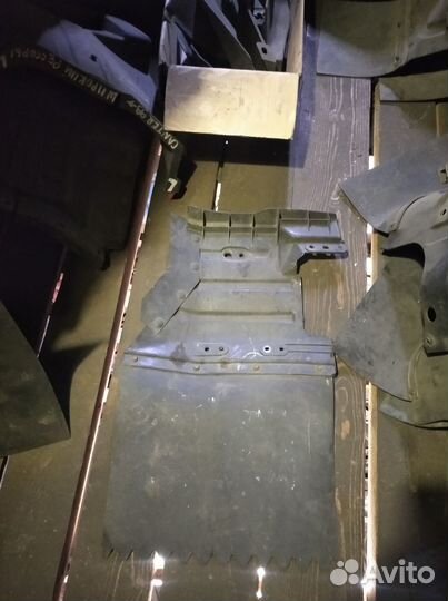 Подкрылки R/L Комплект Isuzu ELF 2х-кабинник 93