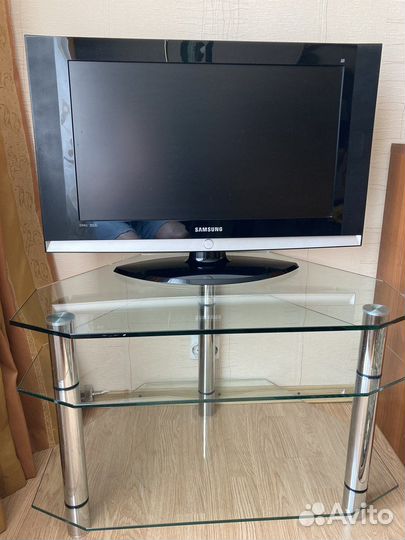 Стеклянная тумба под тв
