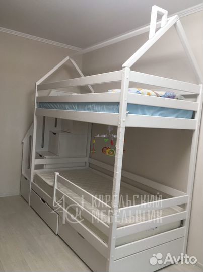 Двухъярусная кровать
