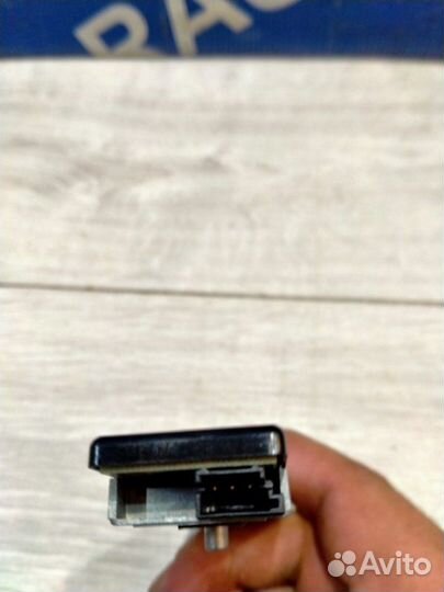 Усилитель антенны задний левый Mercedes-Benz