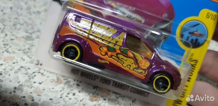 Модель Hot Wheels Ford Transit Connect Pizza