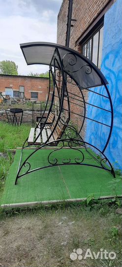 Качели с элементами ковки