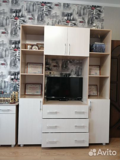 Книжный шкаф