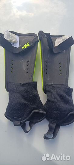 Футбольные щитки Kipsta