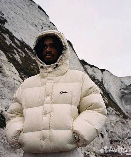 Пуховик corteiz с капюшоном белый