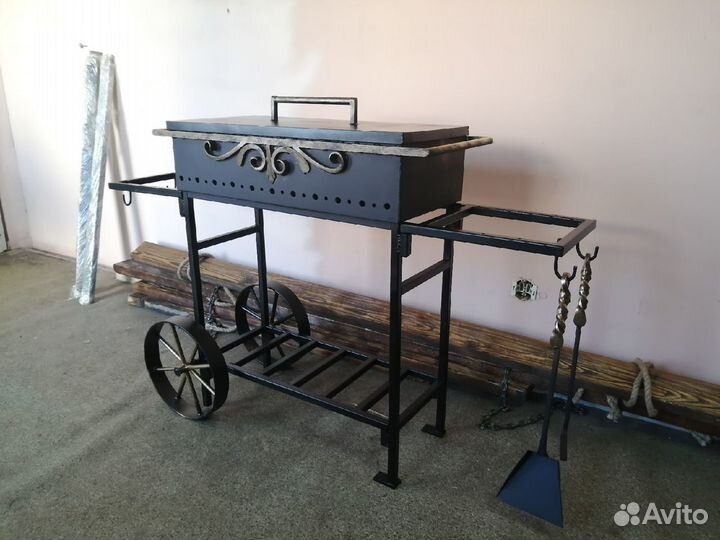 Мангал кованый разборный на колёсах с крышкой