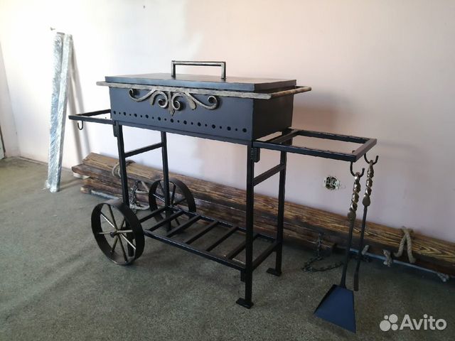 Мангал кованый разборный на колёсах с крышкой