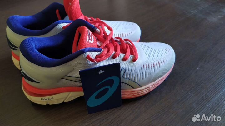 Кроссовки женские asics
