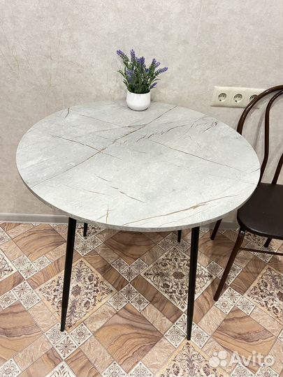 Стол кухонный круглый