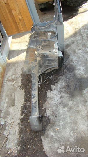 Передняя левая четверть X-treil II