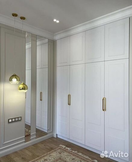 Шкаф распашной белый