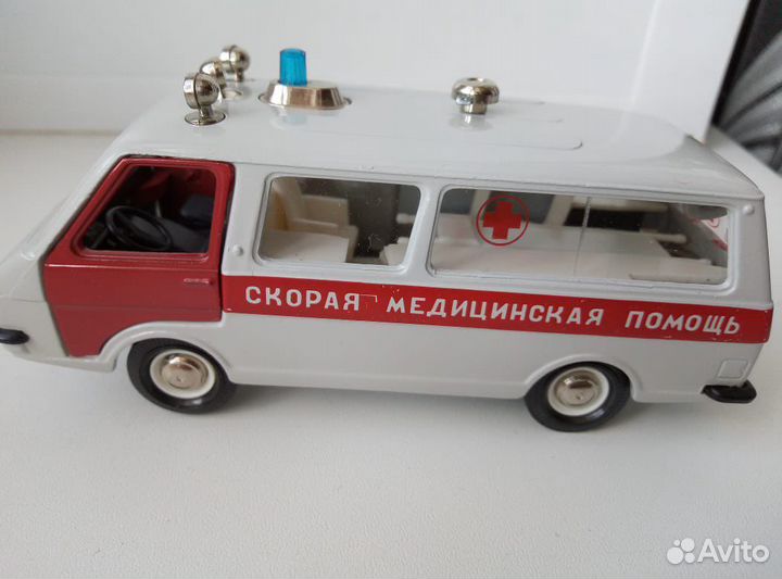 Коллекционная машина RAF M 22031