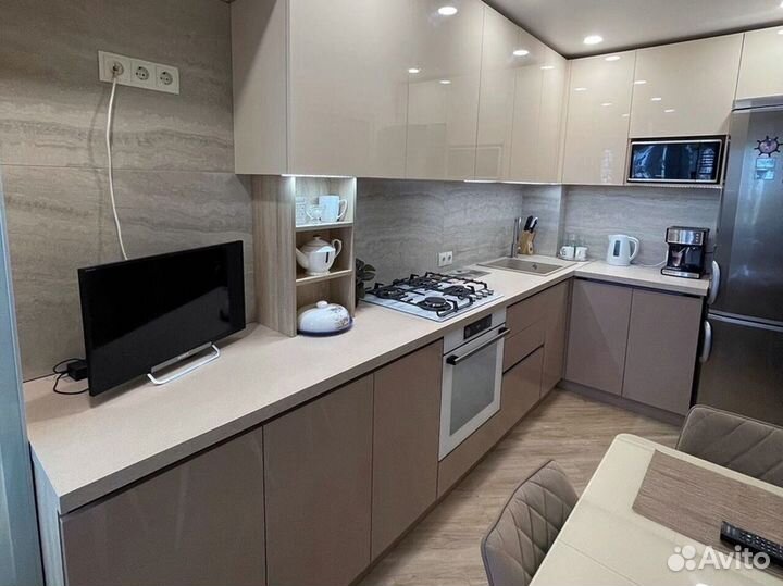 Кухонный гарнитур / Кухни на заказ